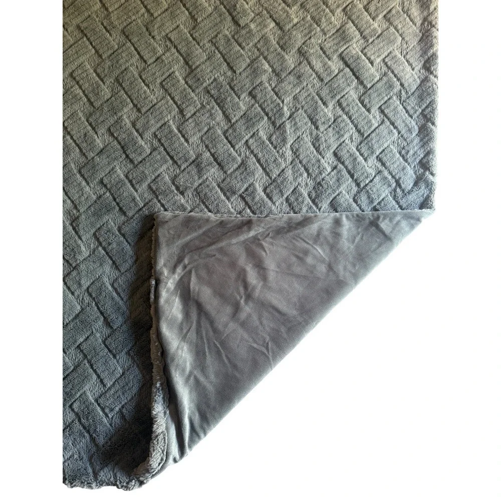 KOOLABURRA BY UGG THROW BLANKET SOFT FAUX FUR FLEECE GRAY 50 X 70 REVERSIBLE EUC